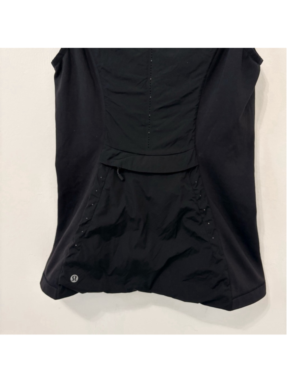 Lululemon Run For Cold Vest Black Sz 4 EUC - Picture 9 of 10